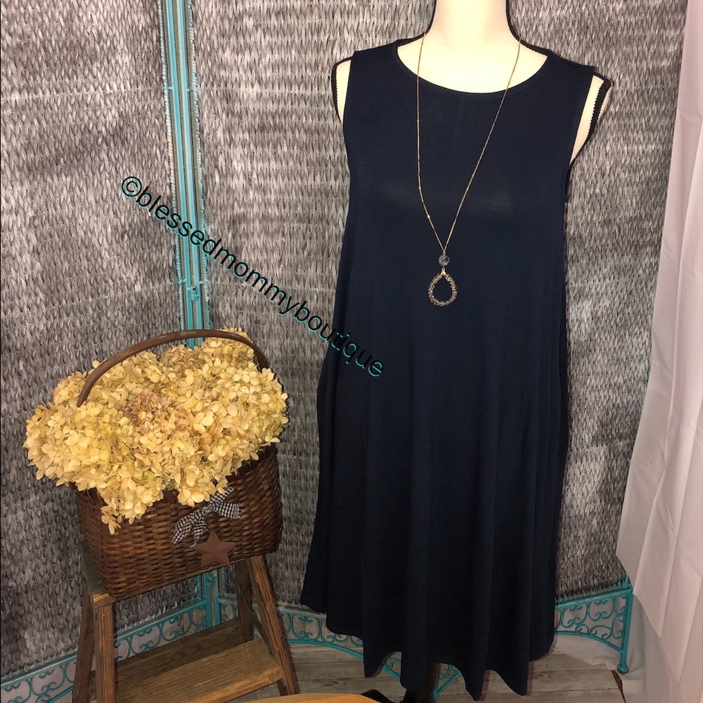 SLEEVELESS FLARED DRESS WITH SIDE POCKETS